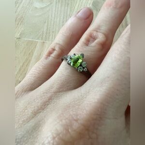 925 Sterling silver green period cubic zirconia ring size 7